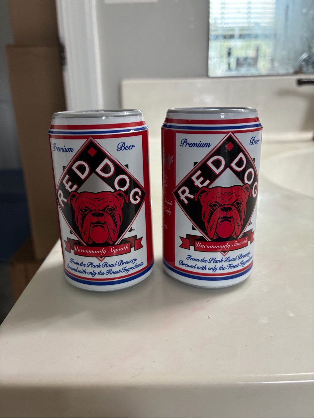 Vintage Red Dog Premium Beer can-shaped salt and pepper shaker set. 90s breweria